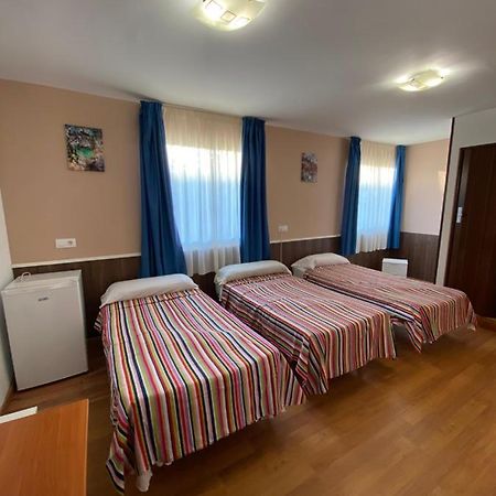 Hostal Urpi-Oklahoma Reus Ngoại thất bức ảnh