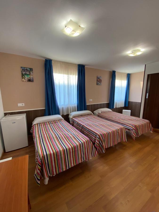 Hostal Urpi-Oklahoma Reus Ngoại thất bức ảnh