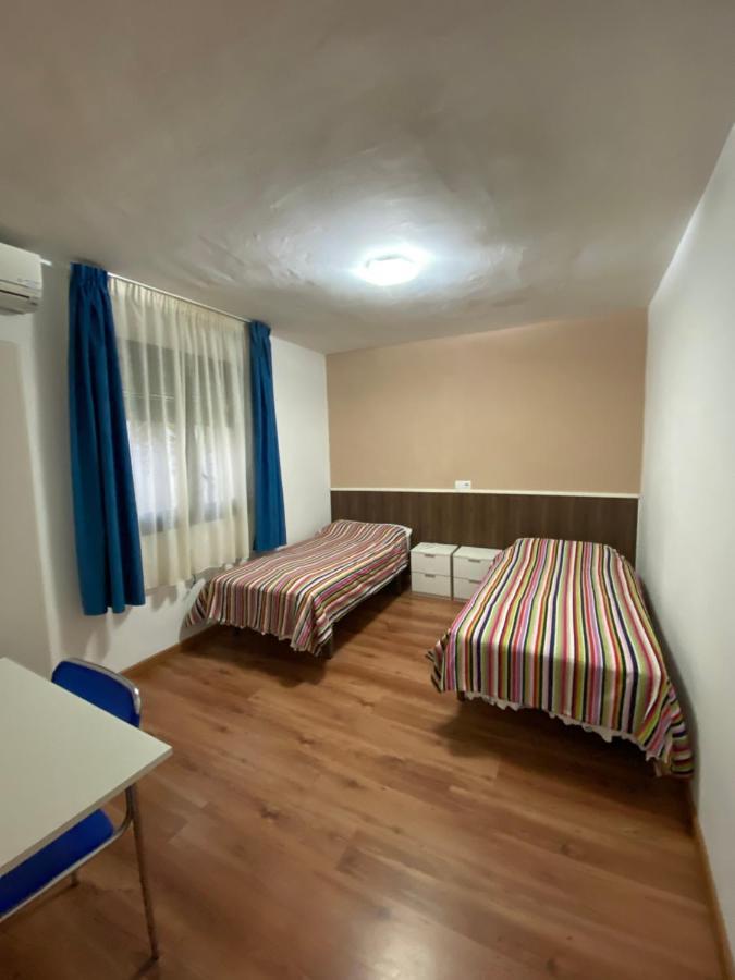 Hostal Urpi-Oklahoma Reus Ngoại thất bức ảnh